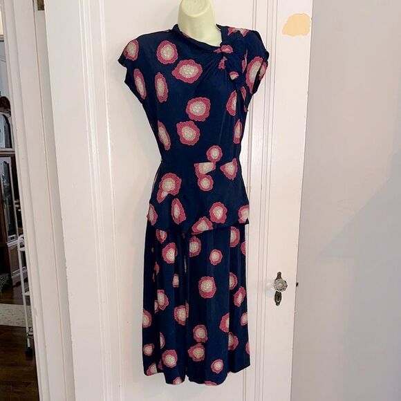 Vintage Dresses & Skirts - Vtg 40s/50s  Navy Blue Fitted Cap Sleeve Dress With Pink & Cream Floral Print